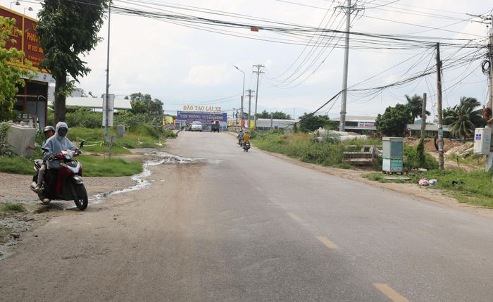 Đoạn cầu ông Nhiễu đang trong thời gian vận động người dân giao mặt bằng