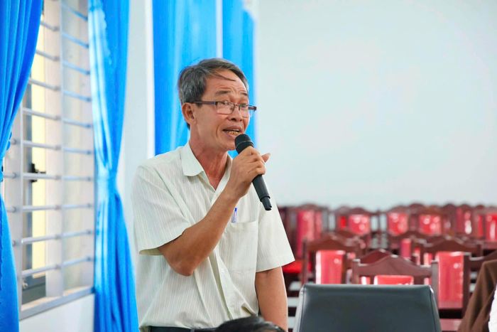 Thầy giáo Nguyễn Đình Thọ chia sẻ tâm tư, nguyện vọng tại buổi gặp mặt cán bộ quản lý trường học trên địa bàn xã