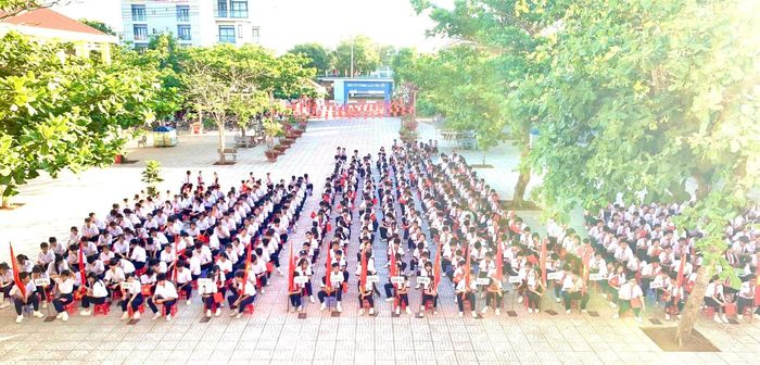 Trường THCS Phú Quý trong ngày tựu trường