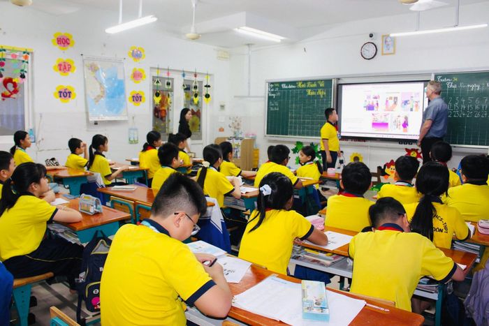 Tiếng Anh được đẩy mạnh trong trường học