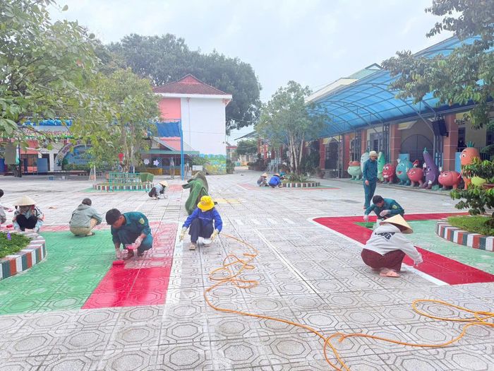Các trường học trên địa bàn xã Đạ Tẻh dọn dẹp vệ sinh, chỉnh trang cảnh quan chào mừng năm học mới