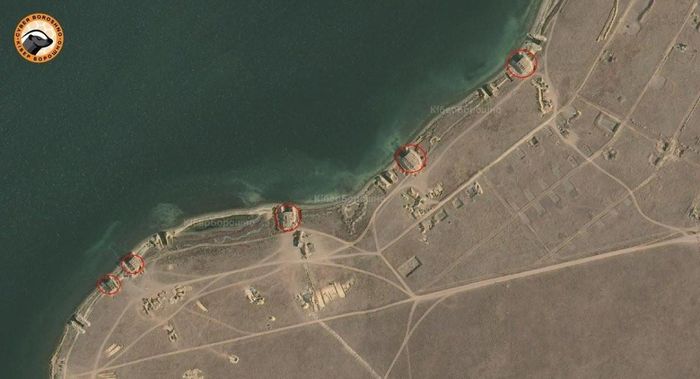 Ảnh vệ tinh khu vực được cho là cơ sở dành cho xuồng không người lái của Nga bên hồ Donuzlav, Crimea. Ảnh: KyberBoroshno