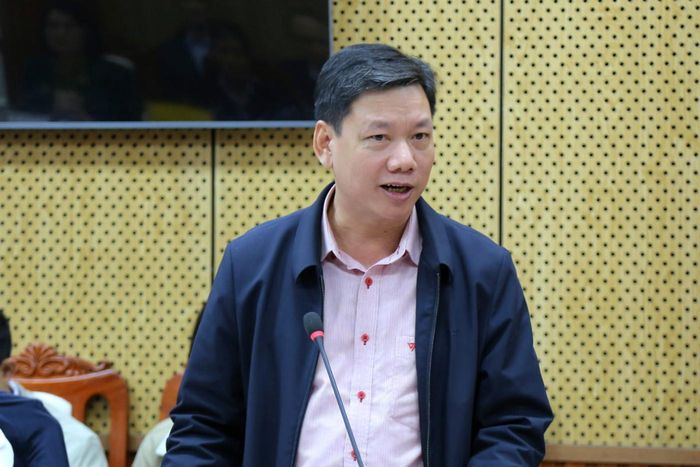 Giám đốc Sở Nội vụ Đỗ Văn Chung thông tin và giải đáp các nội dung liên quan đến kiến nghị của công dân
