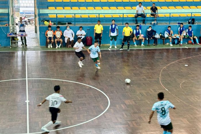 Trong ngày thi đấu đầu tiên, các trận đấu diễn ra gay cấn và hấp dẫn