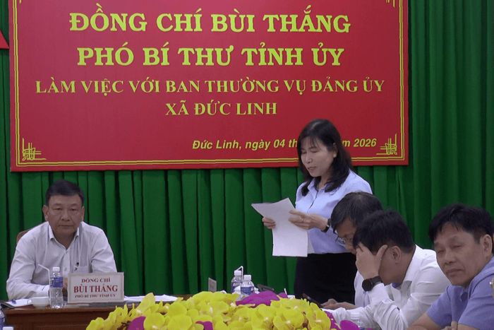Đồng chí Hà Thị Hạnh, Ủy viên Ban Thường vụ Tỉnh ủy, Phó Chủ tịch Ủy ban MTTQ Việt Nam tỉnh phát biểu tại buổi làm việc