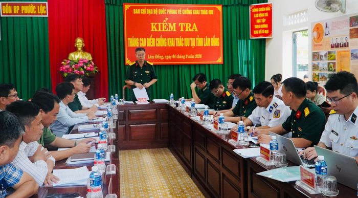 Đại tá Bùi Yên Tĩnh, Phó Cục trưởng Cục Tác chiến chủ trì buổi làm việc tại Đồn Biên phòng Phước Lộc