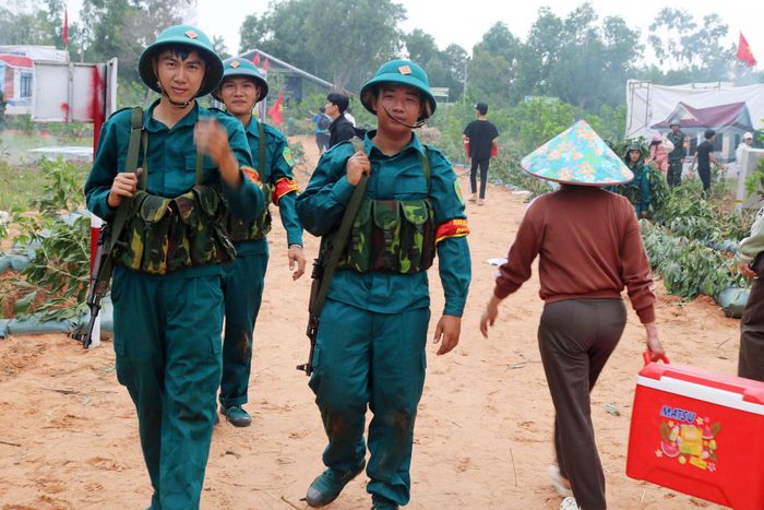 Lực lượng tuần tra kiểm soát quân sự trên thao trường thực binh