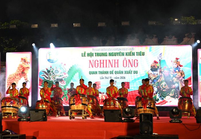 Tiết mục trống khai hội tại lễ khai mạc Trung Nguyên Kiến Tiêu lần thứ 15