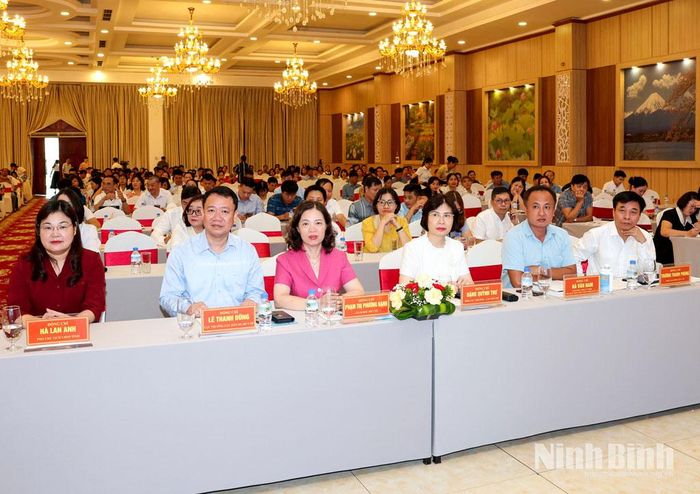 Các đại biểu dự hội nghị.