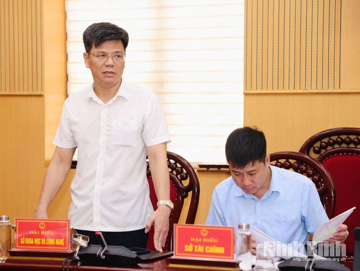 Lãnh đạo Sở Khoa học và Công nghệ báo cáo phương án bảo đảm dữ liệu phục vụ Trung tâm giám sát điều hành thông minh (LOC) và ứng dụng Công dân số NinhBinh-S.