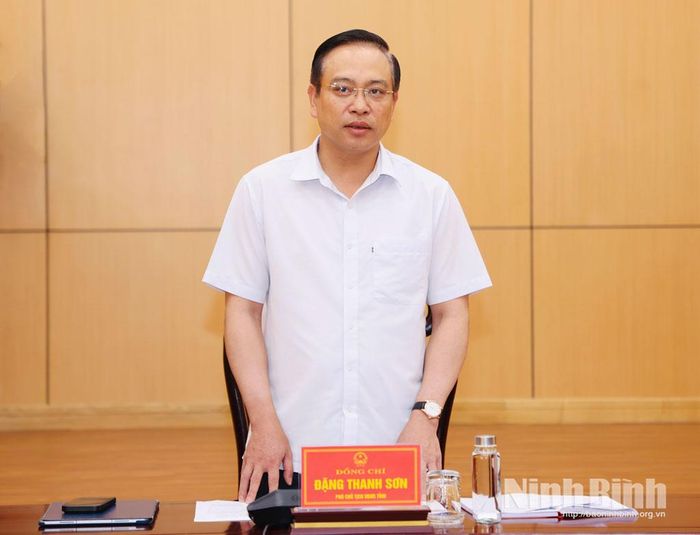 Đồng chí Đặng Thanh Sơn, Ủy viên Ban Thường vụ Tỉnh ủy, Phó Chủ tịch UBND tỉnh, Tổ trưởng Tổ liên ngành phân tích dữ liệu phục vụ công tác chỉ đạo, điều hành của UBND tỉnh, Chủ tịch UBND tỉnh phát biểu kết luận hội nghị.