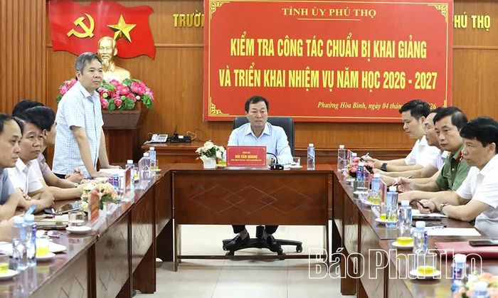 Lãnh đạo Sở GD&ĐT phát biểu tại buổi làm việc.