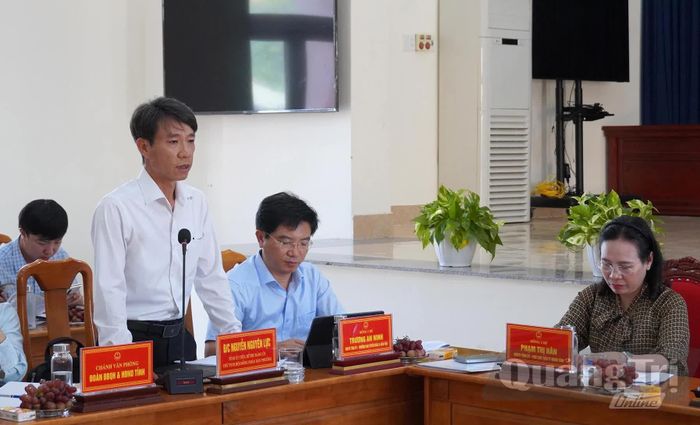 Đại diện lãnh đạo phường Đồng Thuận nêu ý kiến tại buổi làm việc - Ảnh: C.H