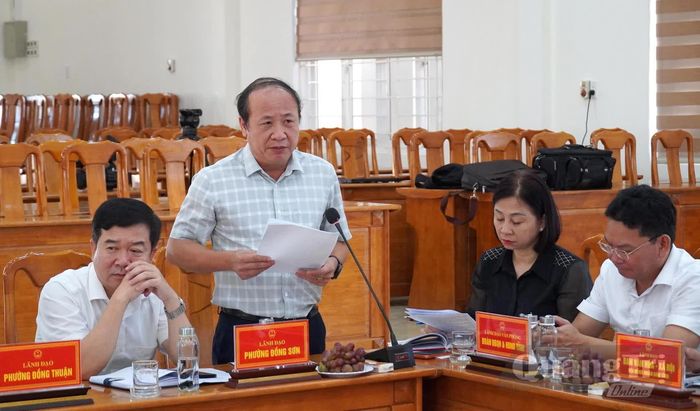 Đại diện lãnh đạo phường Đồng Sơn phát biểu tại buổi làm việc - Ảnh: C.H