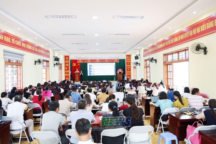 Tập huấn kỹ năng số cho cán bộ quản lý, giáo viên trên địa bàn xã Chiềng Mung.