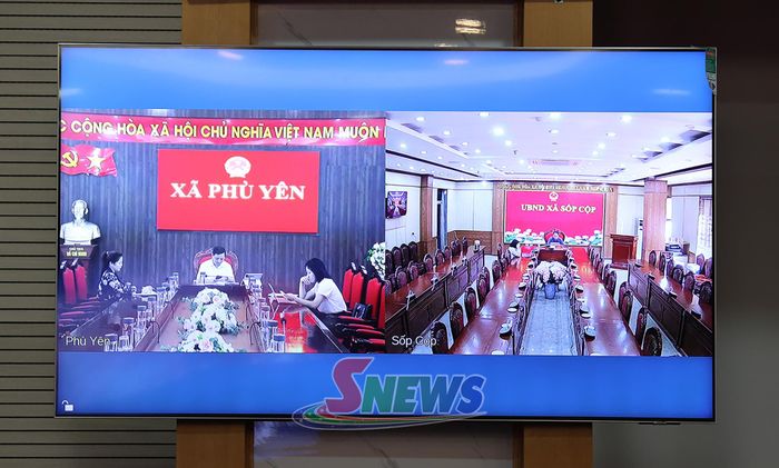 Cuộc họp được kết nối trực tuyến tới xã Phù Yên, Sốp Cộp.