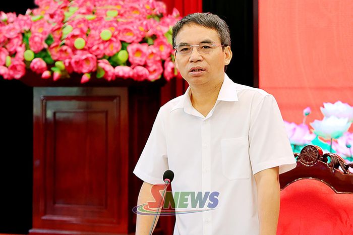 Đồng chí Nguyễn Minh Tiến phát biểu tại cuộc họp
