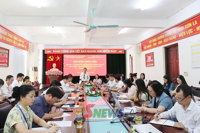 Các đại biểu tham dự Tọa đàm khoa học.