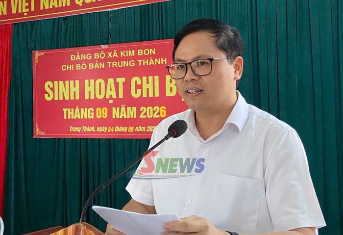 Đồng chí Phó Chủ tịch HĐND tỉnh phát biểu chỉ đạo tại buổi sinh hoạt.