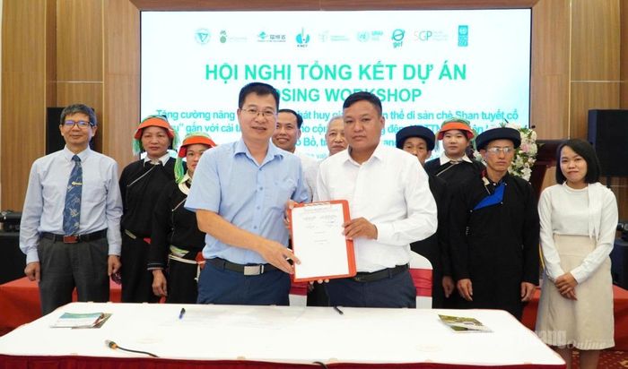 Liên hiệp các Hội Khoa học và Kỹ thuật Tuyên Quang cùng UBND xã Cao Bồ đã ký kết biên bản chuyển giao mô hình.