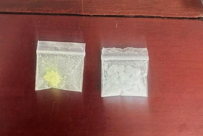 Tang vật nghi ma túy được Công an xã Nam Ninh Hòa phát hiện và thu giữ tại căn nhà thuê của 2 đối tượng. Ảnh: Phương Linh