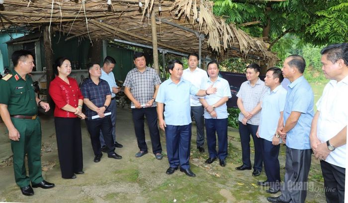 Bí thư Tỉnh ủy Hầu A Lềnh đề nghị các ngành chức năng đẩy nhanh công tác chuẩn bị đầu tư Dự án Kè chống sạt lở bờ sông Lô thuộc khu vực phường Hà Giang 1 và xã Vị Xuyên.