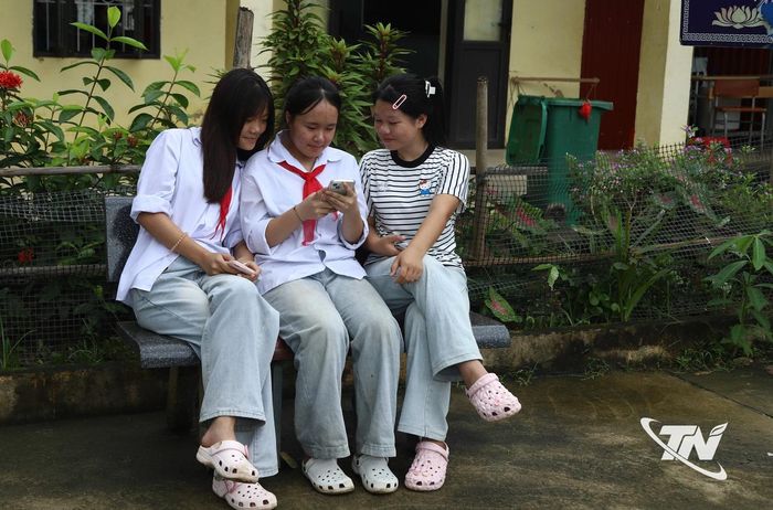 Dưới mái trường bán trú, học sinh vùng cao luôn tự lập và gắn kết trong học tập và sinh hoạt.