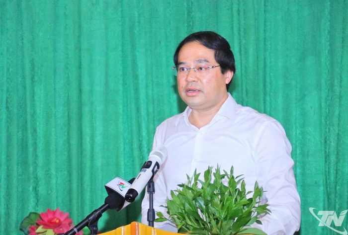 Đồng chí Trịnh Xuân Trường, Ủy viên Trung ương Đảng, Bí thư Tỉnh ủy phát biểu tại buổi sinh hoạt.