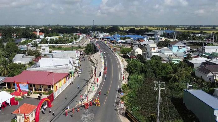 Xã Thoại Sơn tập trung các nguồn lực hoàn thiện hệ thống hạ tầng, chỉnh trang đô thị và từng bước đáp ứng các tiêu chí đô thị mới. (Ảnh: Trung tâm DVTH xã Thoại Sơn)
