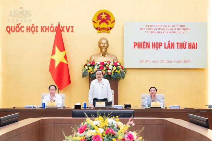 Tại Phiên họp lần thứ hai Ban Chỉ đạo Tổng rà soát hệ thống văn bản quy phạm pháp luật ngày 26/8/2026, Chủ tịch Quốc hội Trần Thanh Mẫn nhấn mạnh, cuộc tổng rà soát lần này không phải để có thêm một báo cáo hay đơn thuần kiểm đếm văn bản, mà phải thực sự tháo gỡ những điểm nghẽn về thể chế, hoàn thiện hệ thống pháp luật, mở ra không gian phát triển mới cho đất nước - Ảnh: Cổng TTĐT Quốc hội