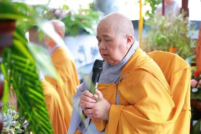 Ni sư Thích nữ Lệ Thuận tác bạch