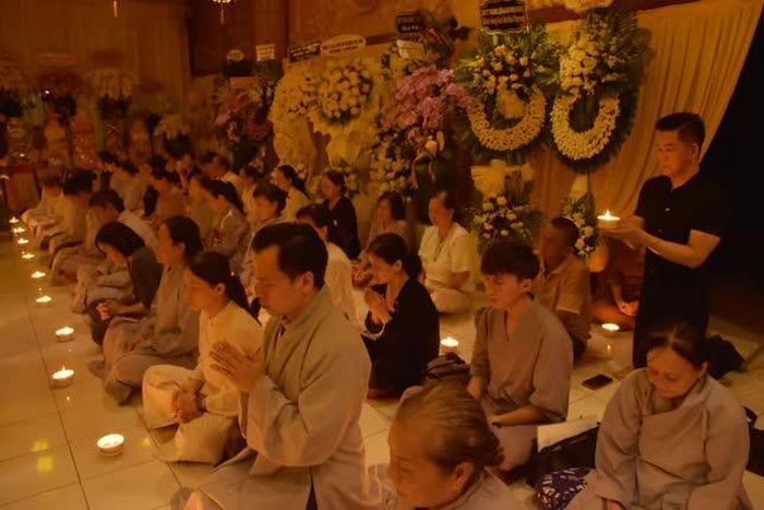 Đêm hoa đăng tưởng niệm Hòa thượng Thích Giác Tuấn - Trị sự trưởng Giáo đoàn VI hệ phái Khất sĩ tân viên tịch