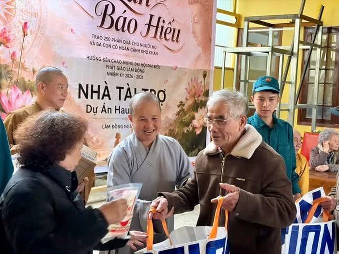 Quà được chia sẻ đến những gia đình khó khăn tại các phường trên địa bàn tỉnh