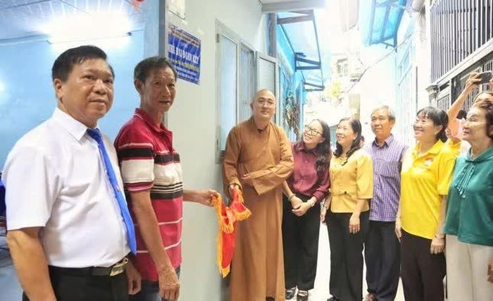 Khánh thành nhà Đại đoàn kết