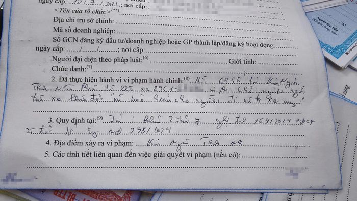 Trung tá Hoàng Văn Bình cho biết thêm, tới đây lực lượng CSGT tiếp tục chủ động phối hợp với Ban Giám hiệu các nhà trường xây dựng, nhân rộng mô hình "Cổng trường an toàn giao thông"; tổ chức ký cam kết giữa nhà trường, học sinh và phụ huynh để không còn tình trạng vi phạm giao thông.