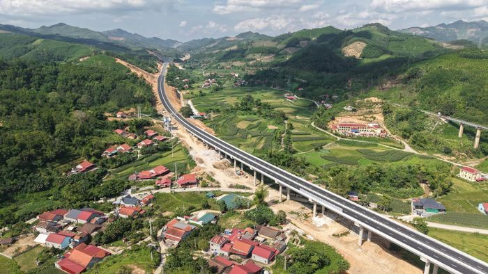 Toàn cảnh cao tốc Hữu Nghị - Chi Lăng.