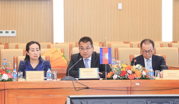 Bộ trưởng Bộ Giao thông Công chính Vương quốc Campuchia Peng Ponea phát biểu tại hội đàm.