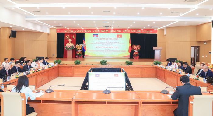 Toàn cảnh hội đàm giữa Bộ trưởng Bộ Xây dựng Trần Hồng Minh với Bộ trưởng Bộ Giao thông Công chính Vương quốc Campuchia Peng Ponea.