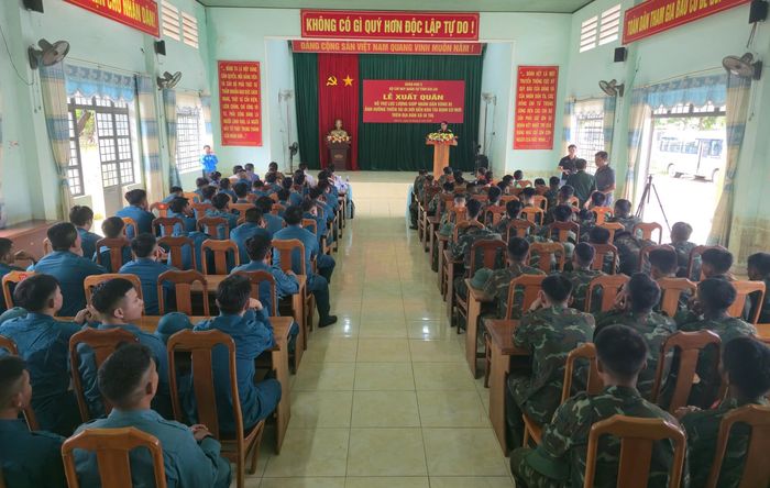 Hơn 200 cán bộ, chiến sĩ sẽ tham gia hỗ trợ giúp dân di dời nhà ở vùng ngập lụt Ia Tul đến nơi tái định cư. 