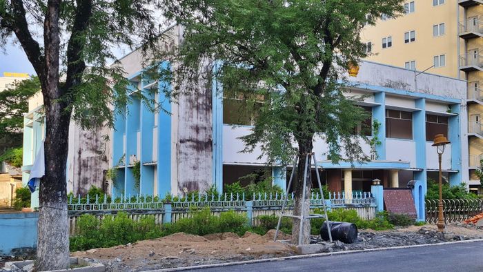 Trụ sở UBND thành phố Bạc Liêu cũ (số 12, đường Trần Phú).