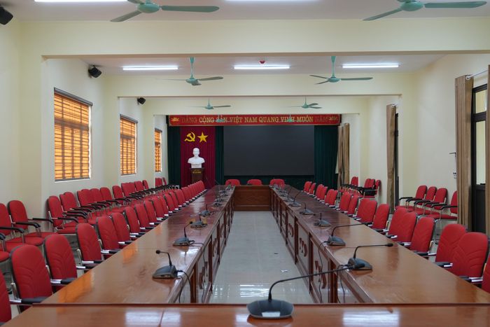 Công trình cũng được đầu tư những giải pháp phù hợp với điều kiện vùng cao như hệ thống nước nóng năng lượng mặt trời, điện năng lượng mặt trời và hệ thống lọc nước RO.