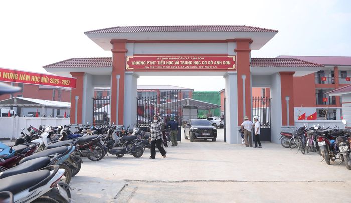Được biết, Trường Phổ thông nội trú tiểu học và THCS Anh Sơn có diện tích khoảng 5ha, được triển khai thi công xây dựng từ tháng 1/2026, trên khuôn viên Trường THCS Phúc Sơn cũ.