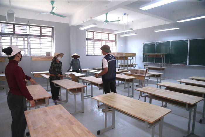 Dự án có tổng mức đầu tư hơn 377 tỷ đồng, bao gồm: 3 dãy nhà ba tầng của khối tiểu học và 3 dãy nhà ba tầng của khối THCS; dãy nhà hiệu bộ; khu nội trú cho học sinh, giáo viên; nhà đa năng; nhà ăn cùng hệ thống cổng, hàng rào, nhà bảo vệ và hạ tầng kỹ thuật…