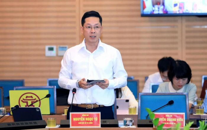 Giám đốc Sở Tài chính Hà Nội Nguyễn Ngọc Tú báo cáo tại cuộc họp. Ảnh: Phạm Linh