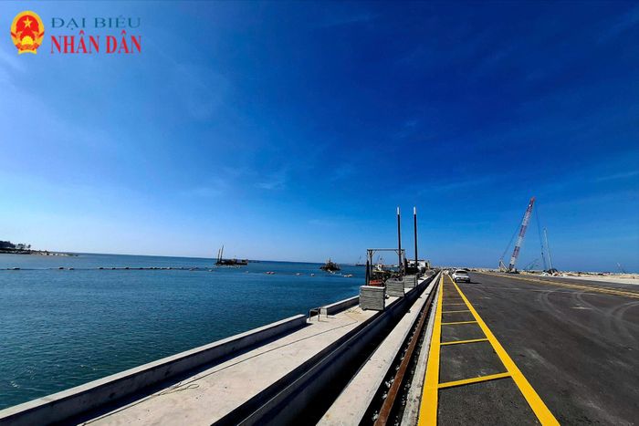 Những bước tiến mới tại dự án Cảng nước sâu Mỹ Thủy – mắt xích chiến lược giúp Quảng Trị hiện thực hóa mục tiêu chuyển dịch từ "xây cảng chờ tàu" sang "kiến tạo dòng chảy" cho các tuyến vận tải xuyên Á.