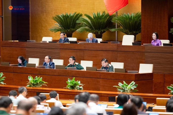 Quốc hội thảo luận tại hội trường về dự án Luật Phòng, chống phổ biến vũ khí hủy diệt hàng loạt. Ảnh: Quang Khánh