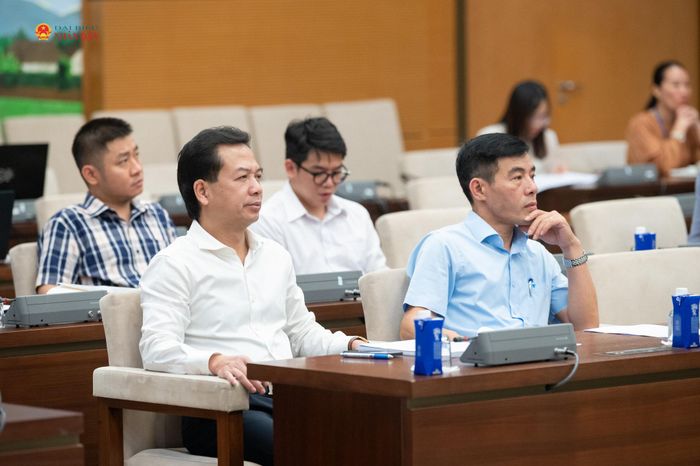 Các đại biểu dự phiên họp