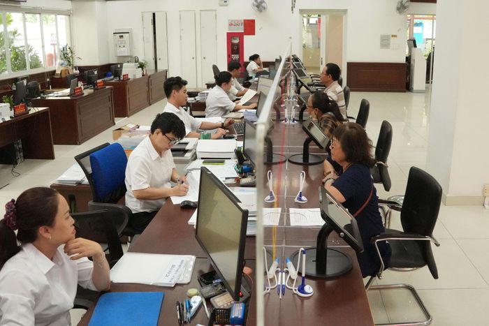TP. Hồ Chí Minh bố trí biên chế theo nhu cầu thực tế, góp phần nâng năng lực thực thi của chính quyền cơ sở. Ảnh: Thạc Hiếu