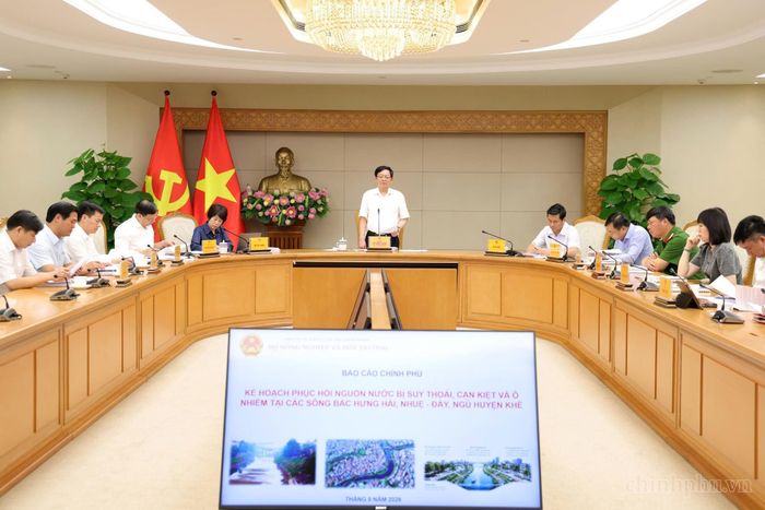 Phó Thủ tướng Hồ Quốc Dũng chủ trì cuộc họp về kế hoạch phục hồi các nguồn nước bị suy thoái, cạn kiệt và ô nhiễm các sông Bắc Hưng Hải, Nhuệ - Đáy, Ngũ Huyện Khê - Ảnh: VGP.