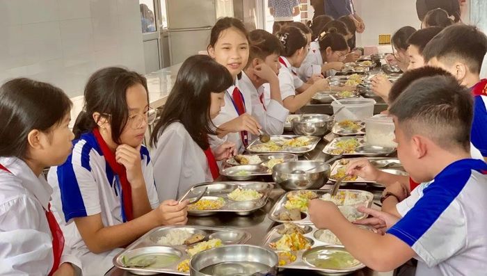 Kiểm soát chặt bữa ăn nội trú, bán trú